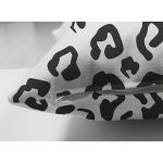 - Suet-K-8000-Gorsel3 - Realhomes Çift Taraflı Beyaz Zemin Üzerinde Siyah Renkli Geometrik Çizim Modern Süet Yastık Kırlent Kılıfı Realhomes