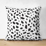 - Suet-K-8002-Gorsel1 - Realhomes Çift Taraflı Renkli Zemin Üzerinde Siyah Geometrik Çizimli Dijital Baskılı Modern Süet Yastık Kılıfı Realhomes