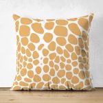 Çift Taraflı Beyaz Zemin Üzerinde Pastel Renkli Geometrik Desenli Süet Yastık Kırlent Kılıfı Realhomes