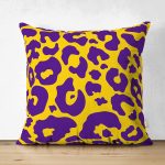 - Suet-K-8110-Gorsel1 - Realhomes Çift Taraflı Renkli Zeminli Geometrik Desenli Dijital Baskılı Modern Süet Yastık Kırlent Kılıfı Realhomes