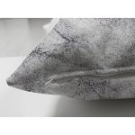 Çift Taraflı Beyaz Zemin Üzerinde Siyah Mermer Desenli Süet Yastık Kırlent Kılıfı Realhomes