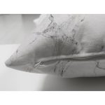 - Suet-K-8148-Gorsel3 - Realhomes Çift Taraflı Beyaz Zemin Üzerinde Siyah Mermer Desenli Süet Yastık Kırlent Kılıfı Realhomes