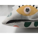 - Suet-K-8160-Gorsel3 - Realhomes Çift Taraflı Beyaz Zeminli Geometrik Desenli Dijital Baskılı Modern Süet Yastık Kırlent Kılıfı Realhomes