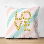 - Suet-K-8219-Gorsel1 - Realhomes Çift Taraflı Beyaz Zemin Üzerinde Gold Detaylı Love Yazılı Dijital Baskılı Modern Süet Yastık Kılıfı Realhomes