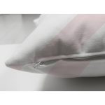 - Suet-K-8239-Gorsel3 - Realhomes Çift Taraflı Beyaz Zemin Üzerinde Pembe Yatay Çizgili Gold Detaylı Kalp Desenli Süet Yastık Kılıfı Realhomes