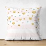 - Suet-K-8240-Gorsel1 - Realhomes Çift Taraflı Beyaz Zemin Üzerinde Pembe Yatay Çizgili Gold Detaylı Kalp Desenli Süet Yastık Kılıfı Realhomes