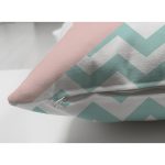 - Suet-K-8250-Gorsel3 - Realhomes Çift Taraflı Beyaz Zemin Üzerinde Renkli Geometrik Desenli Dijital Baskılı Modern Süet Yastık Kılıfı Realhomes