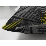 - Suet-K-8274-Gorsel3 - Realhomes Çift Taraflı Siyah Zeminli Geometrik Desenli Dijital Baskılı Modern Süet Yastık Kırlent Kılıfı Realhomes