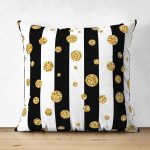 - Suet-K-8282-Gorsel1 - Realhomes Çift Taraflı Beyaz Zemin Üzerinde Siyah Çizgili Gold Detaylı Puantiyeli Süet Yastık Kırlent Kılıfı Realhomes