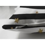 - Suet-K-8287-Gorsel3 - Realhomes Çift Taraflı Beyaz Zemin Üzerinde Gold Yazılı Merry Christmas Modern Süet Yastık Kırlent Kılıfı Realhomes