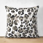 - Suet-K-8295-Gorsel1 - Realhomes Çift Taraflı Beyaz Zemin Üzerinde Renkli Geometrik Desenli Dijital Baskılı Modern Süet Yastık Kılıfı Realhomes