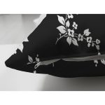 - Suet-K-8363-Gorsel3 - Realhomes Çift Taraflı Siyah Zeminli Beyaz Çiçek Desenli Dijital Baskılı Modern Süet Yastık Kırlent Kılıfı Realhomes
