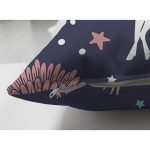 - Suet-K-8397-Gorsel3 - Realhomes Çift Taraflı Renkli Zemin Üzerinde Geyik Desenli Dijital Baskılı Modern Süet Yastık Kırlent Kılıfı Realhomes