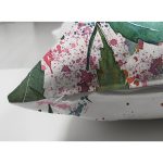 - Suet-K-8477-Gorsel3 - Realhomes Çift Taraflı Beyaz Zemin Üzerinde Yeşil Yaprak Desenli Süet Yastık Kırlent Kılıfı Realhomes