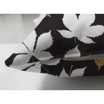 - Suet-K-8517-Gorsel3 - Realhomes Çift Taraflı Siyah Zemin Üzerinde Gold Detaylı Beyaz Çiçek Desenli Süet Yastık Kırlent Kılıfı Realhomes