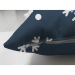 - Suet-K-8544-Gorsel3 - Realhomes Çift Taraflı Renkli Zemin Üzerinde Beyaz Kartanesi Desenli Dijital Baskılı Modern Süet Yastık Kılıfı Realhomes