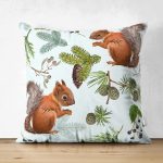 - Suet-K-8561-Gorsel1 - Realhomes Çift Taraflı Beyaz Zemin Üzerinde Sincap Desenli Dijital Baskılı Modern Süet Yastık Kırlent Kılıfı Realhomes