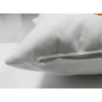 - Suet-K-8714-Gorsel3 - Realhomes Çift Taraflı Beyaz Zemin Üzerinde Ekose Desenli Balkabak Motifli Süet Yastık Kırlent Kılıfı Realhomes