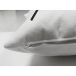 - Suet-K-8734-Gorsel3 - Realhomes Çift Taraflı Beyaz Zeminli Siyah Gri Ekose Desenli Dijital Baskılı Modern Süet Yastık Kırlent Kılıfı Realhomes