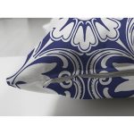 - Suet-K-8750-Gorsel3 - Realhomes Çift Taraflı Beyaz Zemin Üzerinde Çini Desenli Dijital Baskılı Modern Süet Yastık Kırlent Kılıfı Realhomes