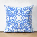 - Suet-K-8751-Gorsel1 - Realhomes Çift Taraflı Beyaz Zemin Üzerinde Çini Desenli Dijital Baskılı Modern Süet Yastık Kırlent Kılıfı Realhomes