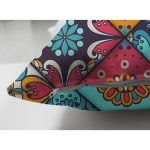 - Suet-K-8753-Gorsel3 - Realhomes Çift Taraflı Renkli Zeminli Geometrik Desenli Dijital Baskılı Modern Süet Yastık Kırlent Kılıfı Realhomes