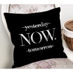 - Rh-K9271-Gorsel2 - Realhomes Siyah Zeminde Mermer Motifli NOW Yazılı Modern Yastık Kırlent Kılıfı Realhomes