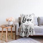 Mermer Zemin Üzerinde Love Yazılı Özel Tasarım Modern Raşel Kadife Yastık Kırlent Kılıfı Realhomes