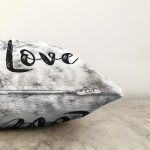 Mermer Zemin Üzerinde Love Yazılı Özel Tasarım Modern Raşel Kadife Yastık Kırlent Kılıfı Realhomes