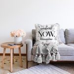 Mermer Zeminde NOW Yazılı Özel Tasarım Modern Raşel Kadife Yastık Kırlent Kılıfı Realhomes