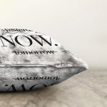 Mermer Zeminde NOW Yazılı Özel Tasarım Modern Raşel Kadife Yastık Kırlent Kılıfı Realhomes