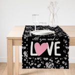 Realhomes Beyaz Çiçekler Love Desenli Dekoratif Süet Runner Realhomes