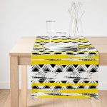 - SuetRunner-2337-Gorsel1 - Realhomes Realhomes Sarı Siyah Üçgen ve Çizgiler Desenli Dekoratif Süet Runner Realhomes