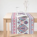 - SuetRunner-2407-Gorsel1 - Realhomes Realhomes Kırmızı Mavi Çini Motifli Modern Dijital Baskılı Süet Runner Realhomes