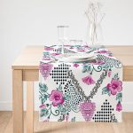 Realhomes Kare Puanlı Kalp Kolye Motifli Dekoratif Süet Runner Realhomes