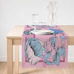 Realhomes Pembe Zeminde Mavi Zambak Motifli Dijital Baskılı Modern Süet Runner Realhomes