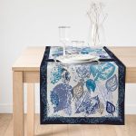 - SuetRunner-3881-Gorsel1 - Realhomes Realhomes Beyaz Zeminde Mavi Yaprak Motifli Dijital Baskılı Modern Süet Runner Realhomes