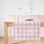 Realhomes Pembe Zeminde Geometrik Kare Motifli Dekoratif Süet Runner Realhomes