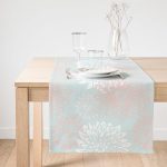 Realhomes Mavi Zemin Üzerinde Beyaz Kırmızı Çiçek Tasarımlı Dekoratif Süet Runner Realhomes