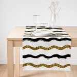 Realhomes Beyaz Zemin Üzerinde Gold Ve Siyah Renkli Çizgiler Dijital Baskılı Özel Tasarım Süet Runner Realhomes