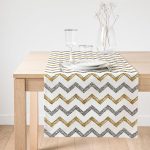 - SuetRunner-7156-Gorsel1 - Realhomes Realhomes Beyaz Zeminde Gold Ve Siyah Çizgili Dijital Baskılı Özel Tasarım Süet Runner Realhomes