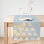 - SuetRunner-7195-Gorsel1 - Realhomes Realhomes Renkli Zemin Üzerinde Üçgen Desenli Dijital Baskılı Özel Tasarım Süet Runner Realhomes