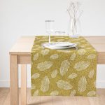 - SuetRunner-8200-Gorsel1 - Realhomes Realhomes Gold Zemin Üzerinde Beyaz Renkli Yaprak Desenli Dijital Baskılı Özel Tasarım Süet Runner Realhomes