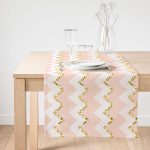 - SuetRunner-8213-Gorsel1 - Realhomes Realhomes Pembe Zemin Üzerinde Gold Detaylı Renkli Zigzag Desenli Dijital Baskılı Özel Tasarım Süet Runner Realhomes