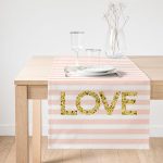 Realhomes Beyaz Zemin Üzerinde Renkli Çizgili Gold Detaylı Love Yazılı Dijital Baskılı Özel Tasarım Süet Runner Realhomes