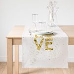 Realhomes Beyaz Zemin Üzerinde Gold Renkli Love Yazılı Dijital Baskılı Özel Tasarım Süet Runner Realhomes
