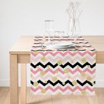 Realhomes Beyaz Zemin Üzerinde Renkli Geometrik Zigzag Desenli Dijital Baskılı Özel Tasarım Süet Runner Realhomes