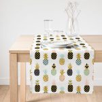 Realhomes Beyaz Zemin Üzerinde Gold Detaylı Ananas Desenli Dijital Baskılı Özel Tasarım Süet Runner Realhomes