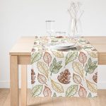 - SuetRunner-8359-Gorsel1 - Realhomes  Realhomes Beyaz Zemin Üzerinde Sonbahar Yapraklı Kozalak Desenli Dijital Baskılı Özel Tasarım Süet Runner Realhomes