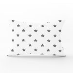 - Rh-Dik-2247-Gorsel1 - Realhomes Beyaz Zeminli Yıldız Desenli Dijital Baskılı Dekoratif Dikdörtgen Yastık Kılıfı Realhomes